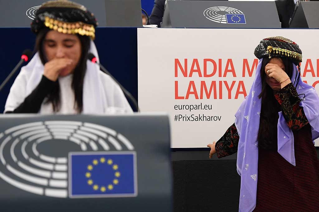 Sambil menangis, mereka memohon agar Eropa dapat membawa pemimpin kelompok militan IS ke pengadilan untuk kejahatan genosida.