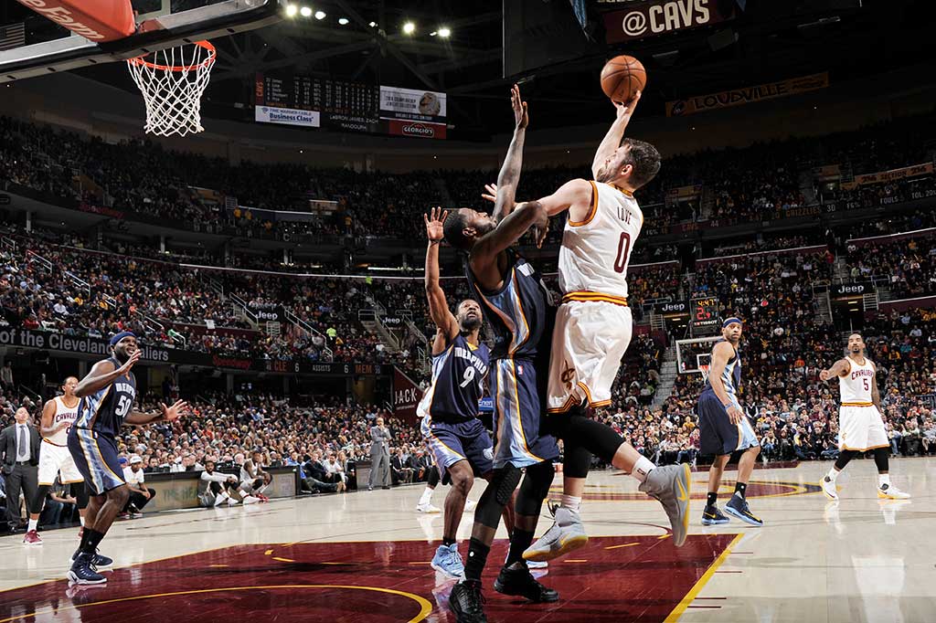 Kevin Love menyelesaikan laga dengan menyumbang 29 poin dan 13 rebound.