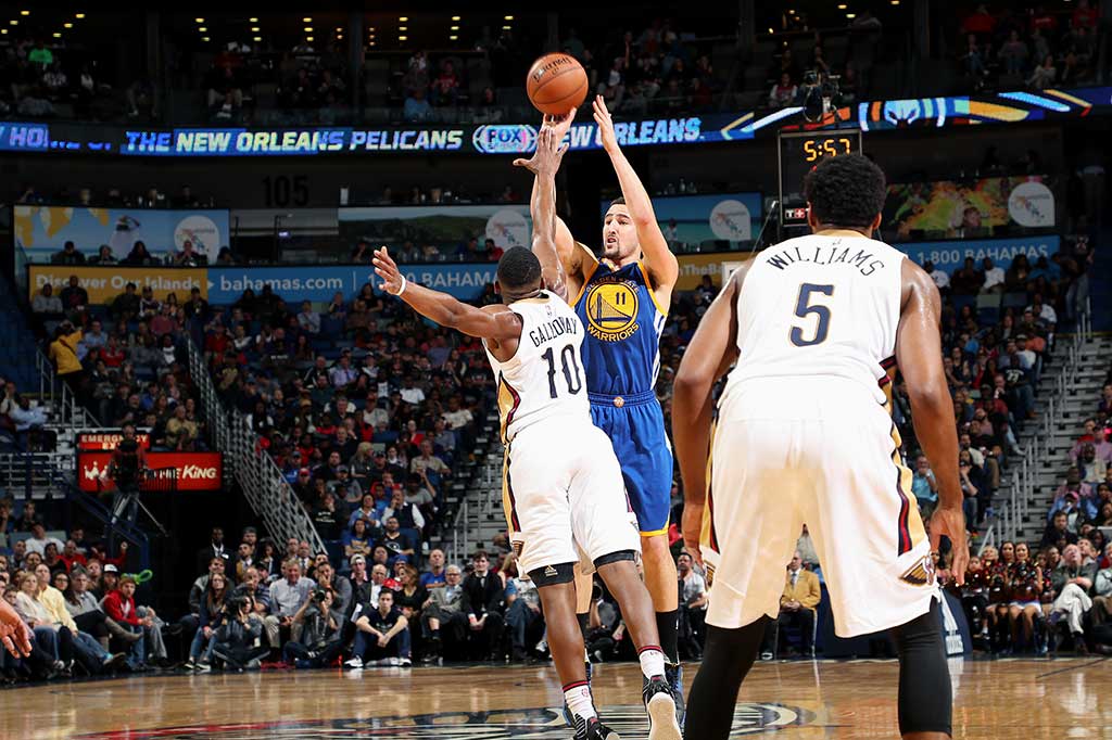 Klay Thompson selesai dengan 17 poin.