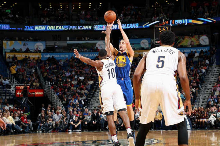 Klay Thompson selesai dengan 17 poin.