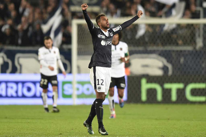 Pemain depan Bordeaux Isaac Kiese Thelin meluapkan kegembiraannya usai timnya mengalahkan Nice.