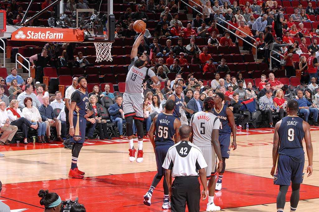 Rockets sukses mencetak 24 tembakan tiga angka pada laga di Toyota Center, Texas tersebut. Rekor sebelumnya dipegang oleh Orlando Magic dan Golden State Warriors yaitu sebanyak 23 kali. 