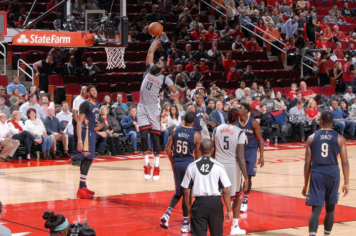 Rockets sukses mencetak 24 tembakan tiga angka pada laga di Toyota Center, Texas tersebut. Rekor sebelumnya dipegang oleh Orlando Magic dan Golden State Warriors yaitu sebanyak 23 kali. 