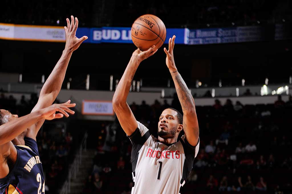 Sementara forward Trevor Ariza selesai dengan 20 poin.