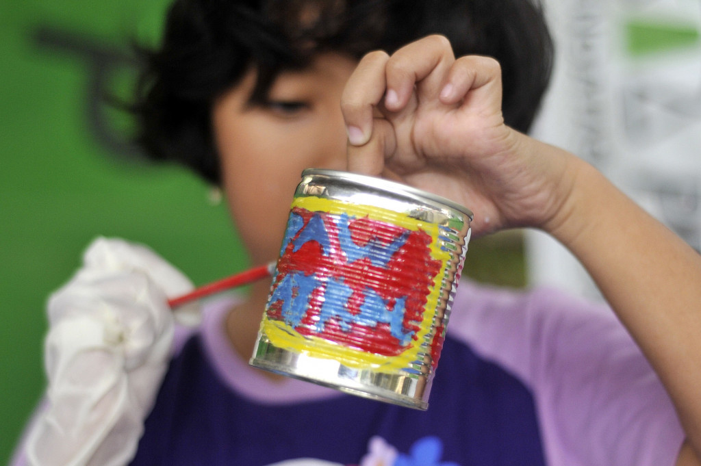 Berkreasi dengan Kaleng Bekas