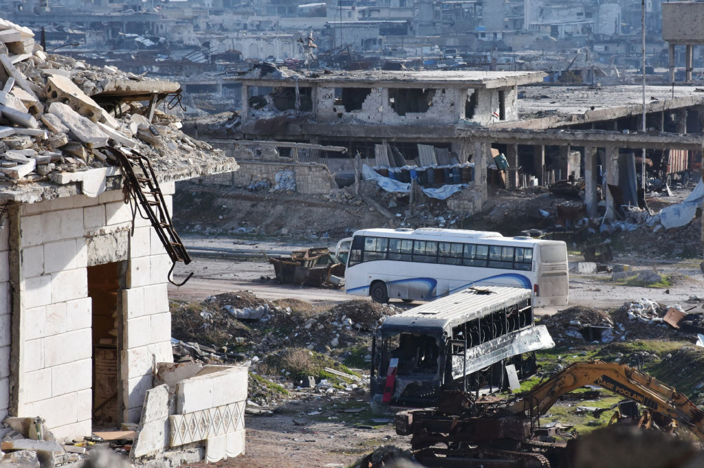 Observatorium Suriah untuk Hak Asasi Manusia menyatakan kelompok militan penyerang lima bus itu adalah Jabhat Fateh al-Sham afiliasi al-Nusra yang menentang rakyat sipil keluar dari Aleppo.