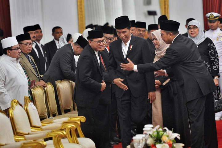 Presiden Jokowi didampingi Ibu Negara Iriana Jokowi, Menag Lukman Hakim Saifuddin, dan Ketua MPR Zulkifli Hasan menghadiri Peringatan Maulid Nabi Muhammad SAW di Istana Negara, Jakarta.