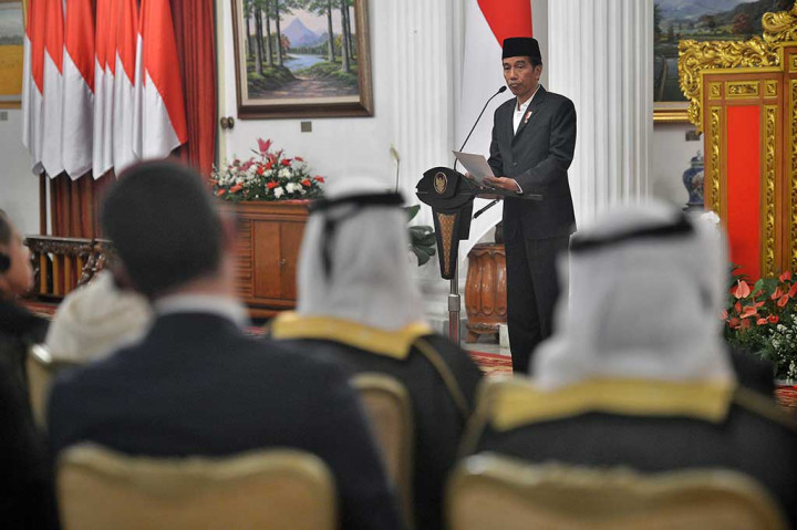 Presiden Jokowi memberikan pidato sambutan saat Peringatan Maulid Nabi Muhammad SAW di Istana Negara, Jakarta.