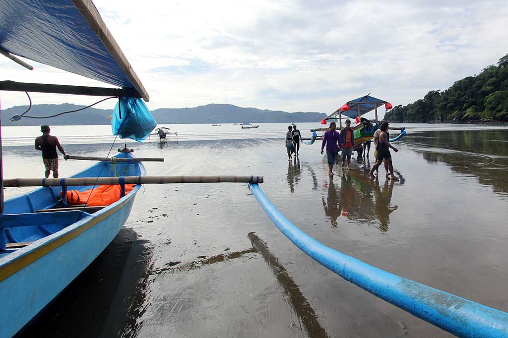Kunjungi Destinasi Wisata Pantai Rajekwesi