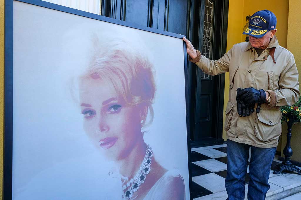 Gabor meninggal dunia di rumahnya di Los Angeles karena gagal jantung. 