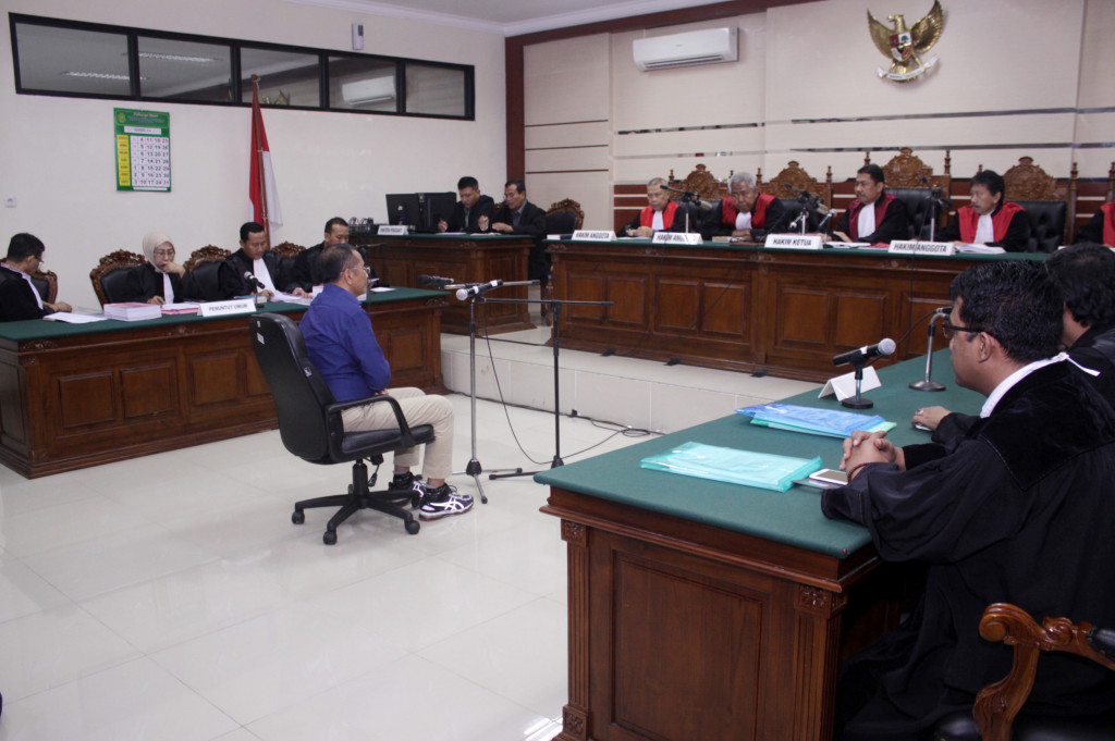 Terdakwa kasus dugaan korupsi pelepasan aset PT PWU Jatim, Dahlan Iskan menjalani sidang lanjutan di Pengadilan Tipikor Surabaya.