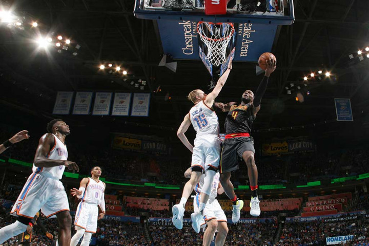 Paul Millsap menyelesaikan lomba dengan sumbangan 30 poin dan 11 rebound.