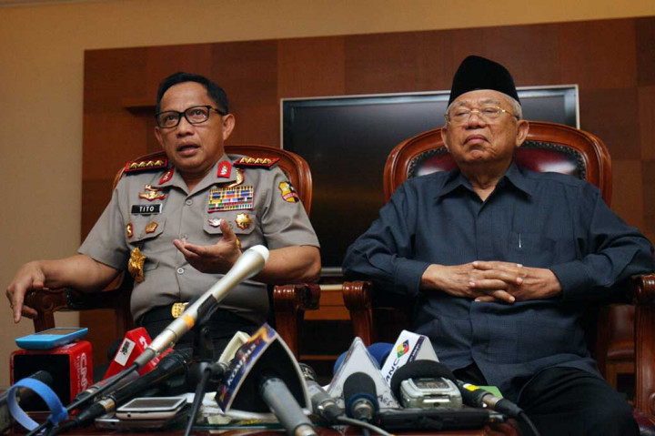 Kapolri menegaskan tidak membenarkan adanya aksi sweeping yang dilakukan oleh beberapa ormas terkait fatwa larangan pemaksaan penggunaan atribut Natal bagi muslim.