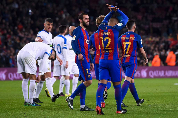 Pada menit ke-50 Barca unggul 3-0 lewat sepakan keras Rafinha.