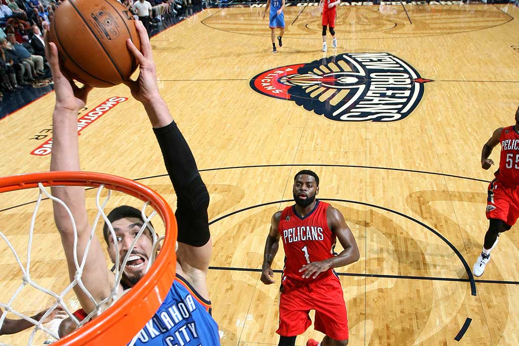 Thunder (17-12), yang kalah sebanyak tiga kali pada empat pertandingan yang dimainkan, juga mendapatkan 14 angka dan 14 rebound dari center Enes Kanter.