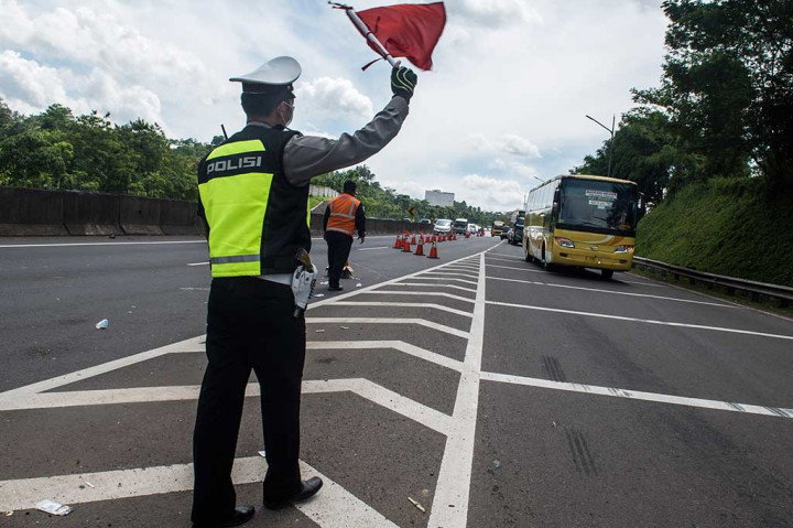 Jenis kendaraan yang diperbolehkan melintas di jalan tol tersebut ialah jenis kendaraan kecil golongan satu.