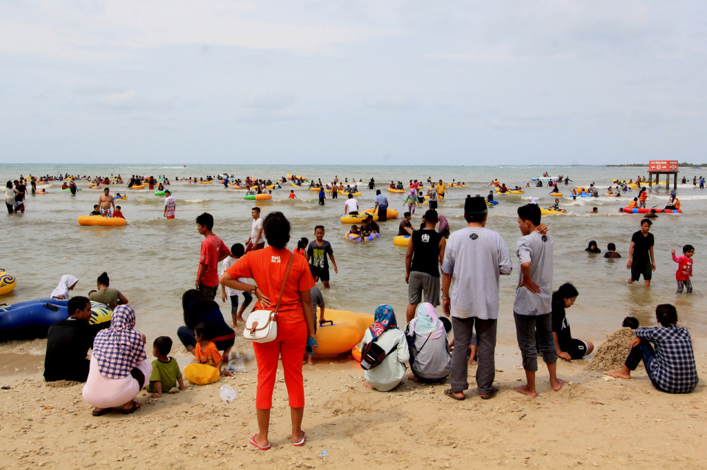 Serunya Liburan Natal di Pantai Tirta Samudra