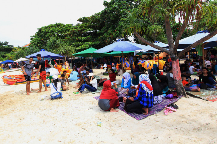 Serunya Liburan Natal di Pantai Tirta Samudra