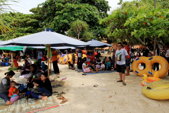 Serunya Liburan Natal di Pantai Tirta Samudra