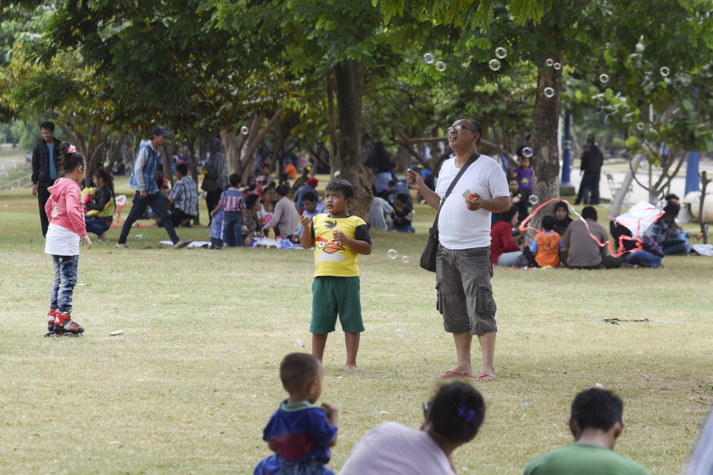 Waduk Pluit Jadi Alternatif Liburan Warga Jakarta