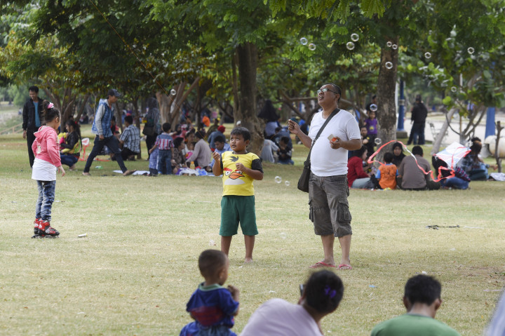 Waduk Pluit Jadi Alternatif Liburan Warga Jakarta