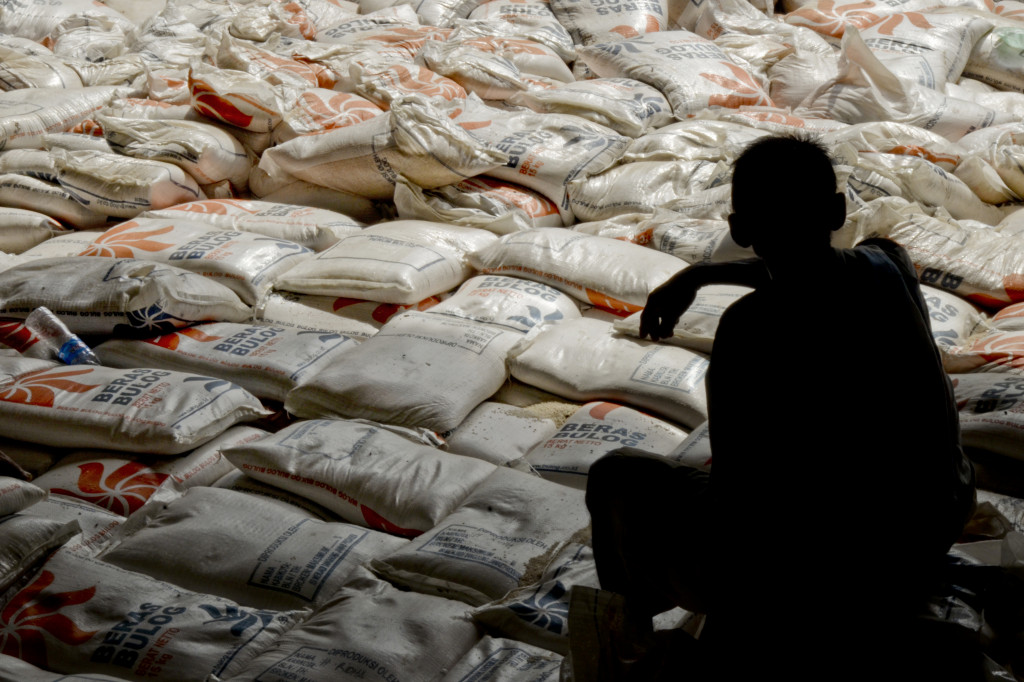 Sebanyak 500 ton stok beras selamat dari terjangan banjir yang melanda Bima.