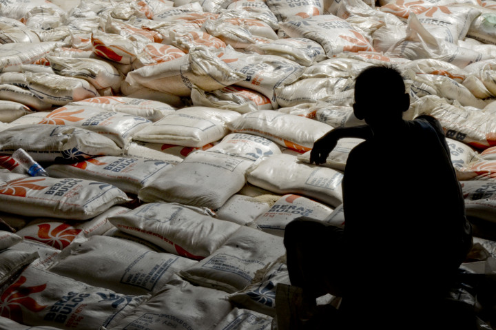 Sebanyak 500 ton stok beras selamat dari terjangan banjir yang melanda Bima.