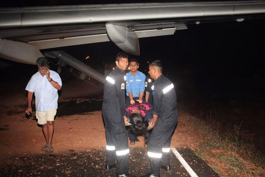 Seluruh penumpang dan kru dievakuasi.