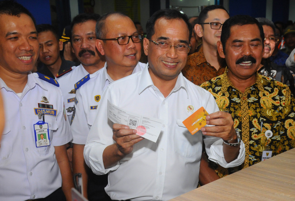 Menteri Perhubungan Budi Karya Sumadi saat peresmian terminal penumpang tipe A Terminal Tirtonadi, Solo, Jawa Tengah. Terminal ini juga akan dijadikan percontohan nasional.