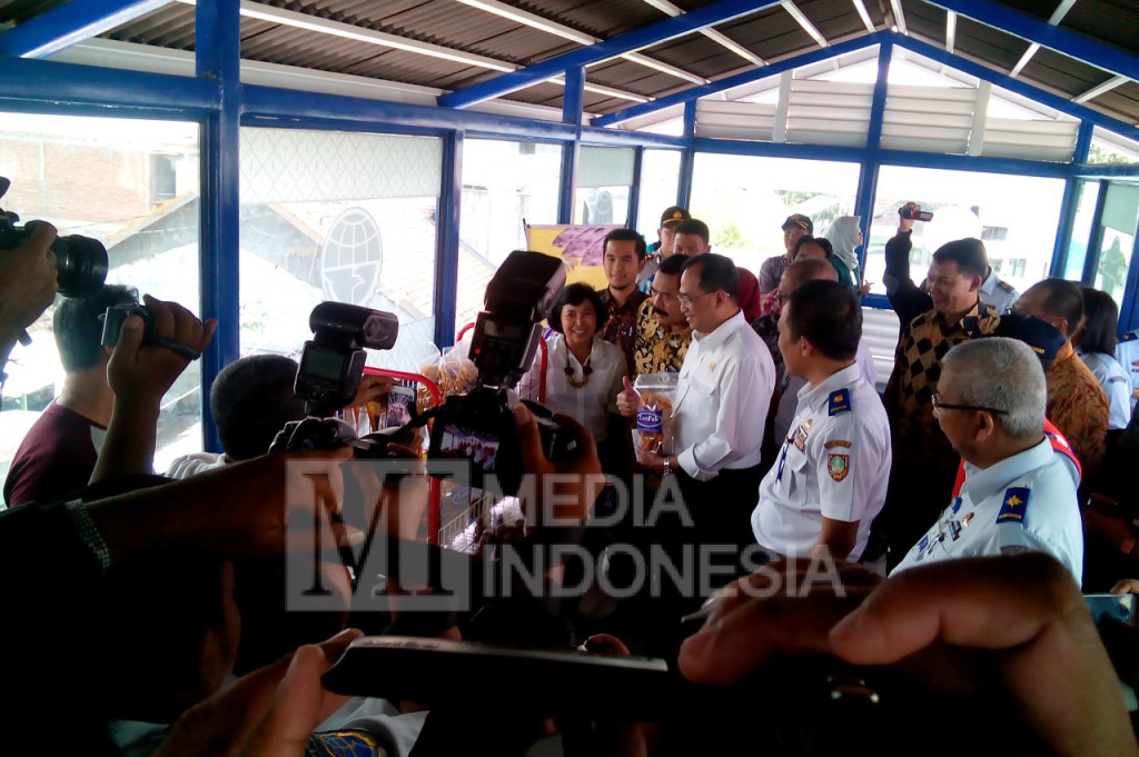 Menteri Perhubungan Budi Karya Sumadi saat peresmian terminal penumpang tipe A Tirtonadi, Solo, Jawa Tengah, Selasa (27/12/2016).