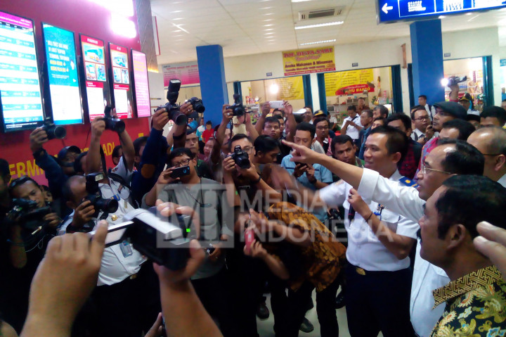 Menteri Perhubungan Budi Karya Sumadi saat peresmian terminal penumpang tipe A Tirtonadi, Solo, Jawa Tengah, Selasa (27/12/2016).