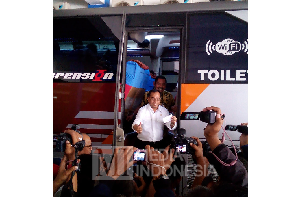Menteri Perhubungan Budi Karya Sumadi saat peresmian terminal penumpang tipe A Tirtonadi, Solo, Jawa Tengah, Selasa (27/12/2016).
