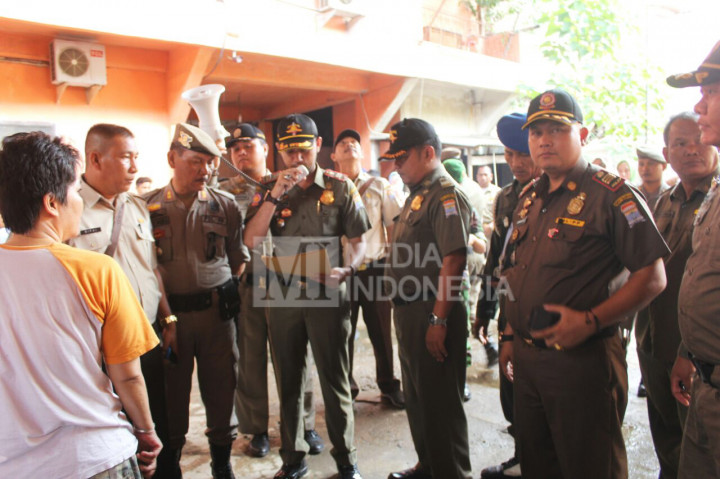 Sebelumnya ketiga objek pajak tersebut telah diberikan surat peringatan beberapa kali agar segera membayar tunggakan pajak.