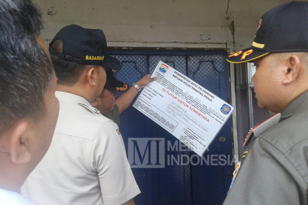 Tunggak Pajak, Tiga Tempat Usaha di Palembang Disegel