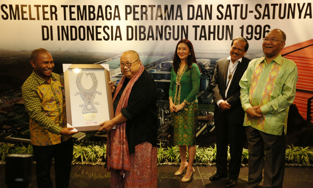Penyerahan piagam rekor berlangsung di kantor PT Freeport Indonesia, Jakarta, Selasa (28/12/2016). 