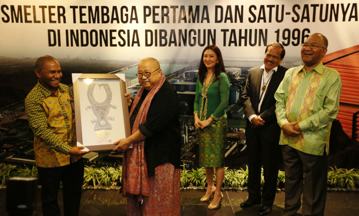 Penyerahan piagam rekor berlangsung di kantor PT Freeport Indonesia, Jakarta, Selasa (28/12/2016). 