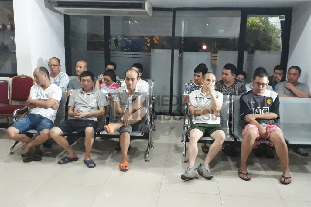Ke-19 TKA asal Tiongkok tersebut diamankan karena diduga melanggar izin kerja.