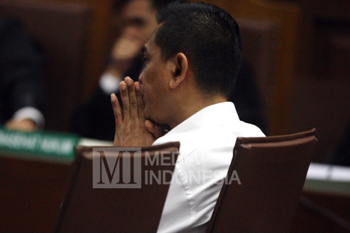 Majelis Hakim menjatuhkan putusan 7 tahun penjara dan membayar denda Rp250 juta karena terbukti secara sah melakukan tindak pidana korupsi dan pencucian uang.