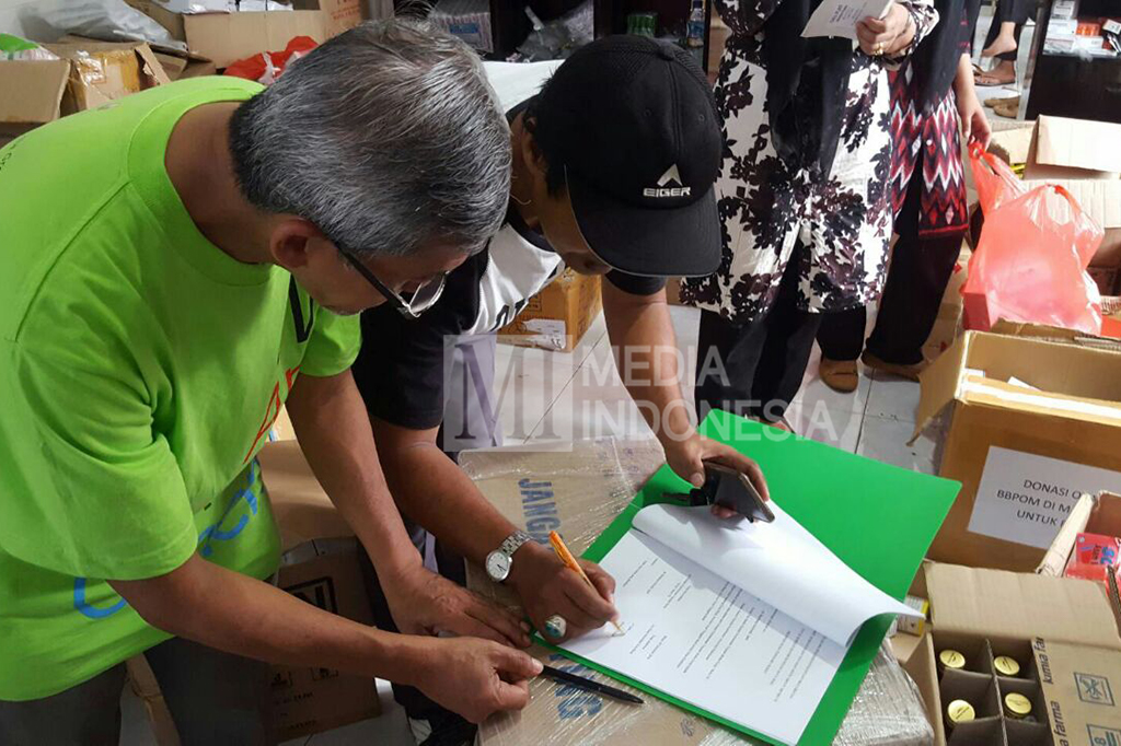 Media Group Serahkan Bantuan untuk Korban Banjir di Bima