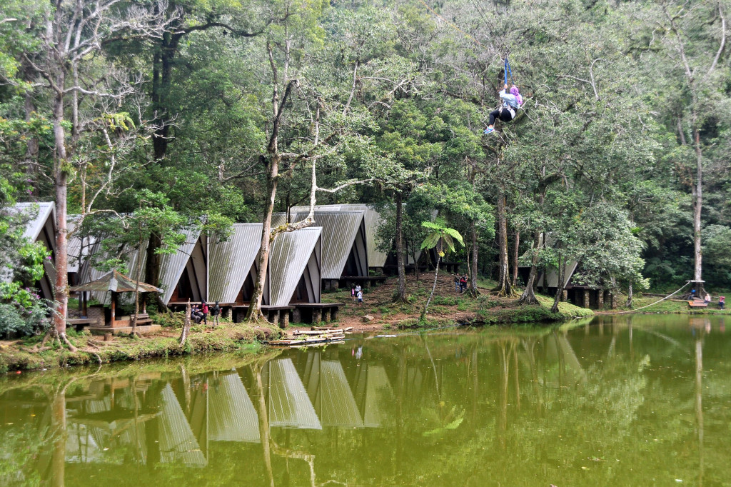 Nikmati Sejuknya Wisata Alam Telaga Warna Puncak