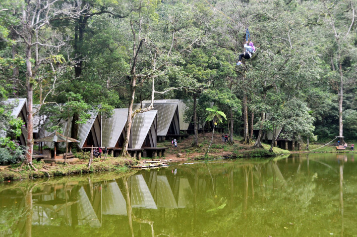 Nikmati Sejuknya Wisata Alam Telaga Warna Puncak