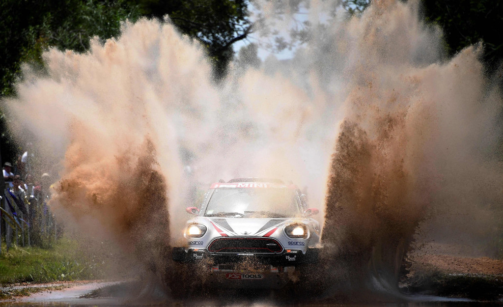 Mini yang merupakan juara 2016, kali ini mempunyai banyak tim satelit. Sedangkan tim utamanya yang didukung pabrikan adalah Mini X-Raid. AFP Photo/Franck Fife