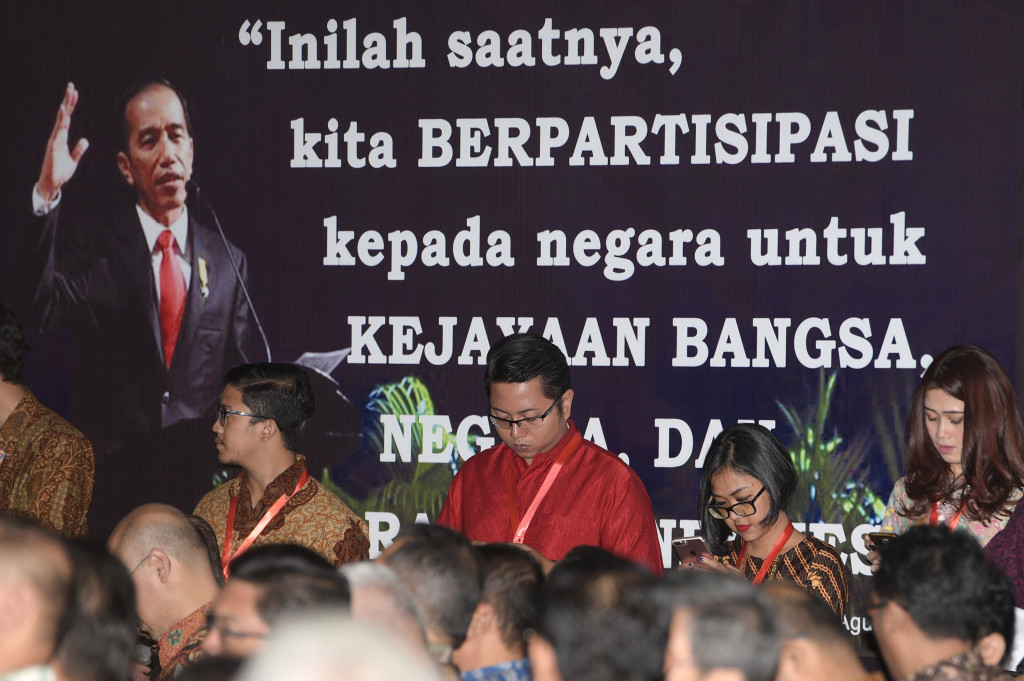 Sejumlah tamu undangan mengikuti pembukaan perdagangan saham hari pertama 2017 di BEI, Jakarta.