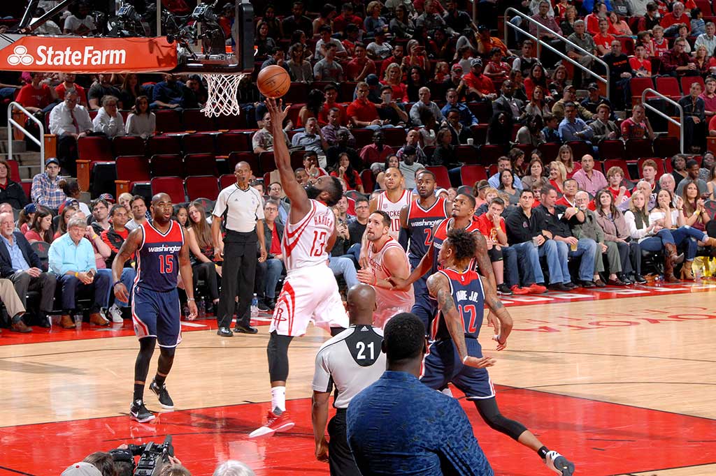 James Harden mencetak triple-double dengan mengemas 23 poin, 10 rebound, dan 10 assist pada laga yang digelar di Toyota Center, Houston, Selasa.