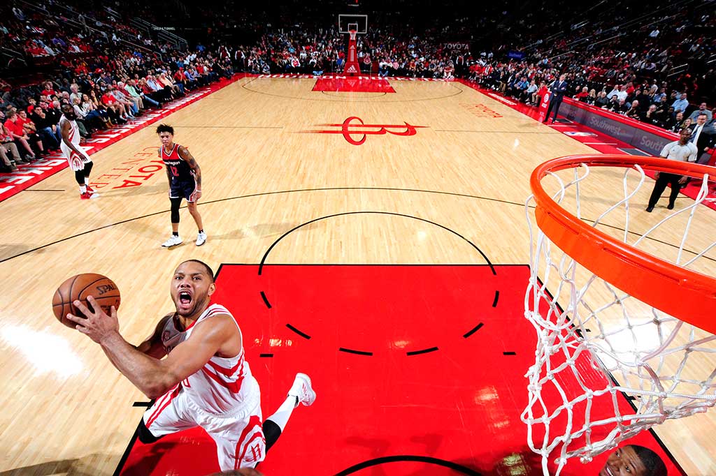 Pemain cadangan Eric Gordon menyumbang 31 poin pada laga tersebut.