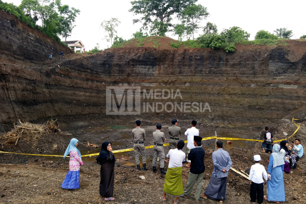 Lokasi galian C yang dikelola CV. Dua Jaya di kawasan tersebut ditutup sementara.