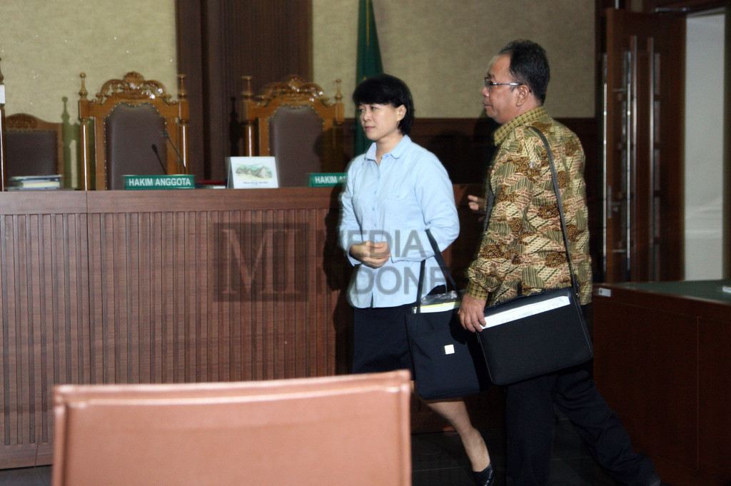 Keduanya terbukti menyerahkan uang sebesar Rp 100 juta kepada Irman Gusman.