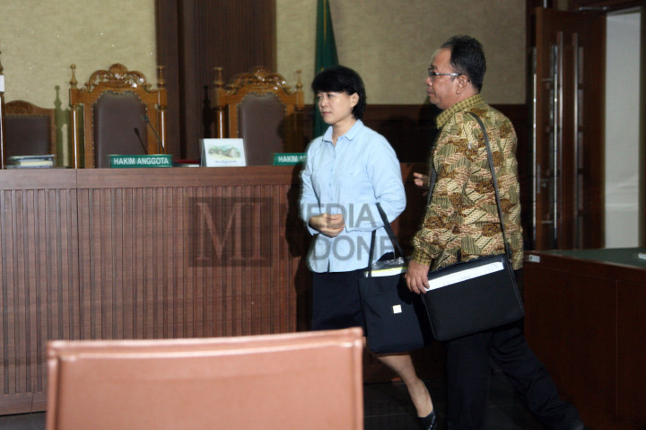 Keduanya terbukti menyerahkan uang sebesar Rp 100 juta kepada Irman Gusman.