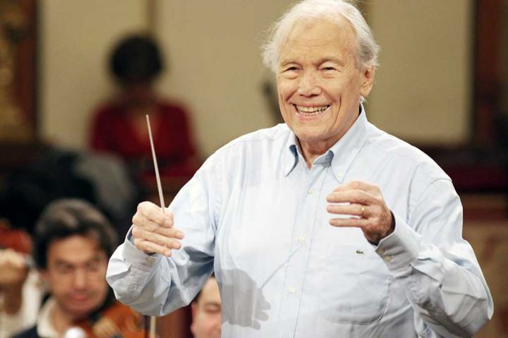 Pretre meninggal di Naves, wilayah di barat daya Prancis. 