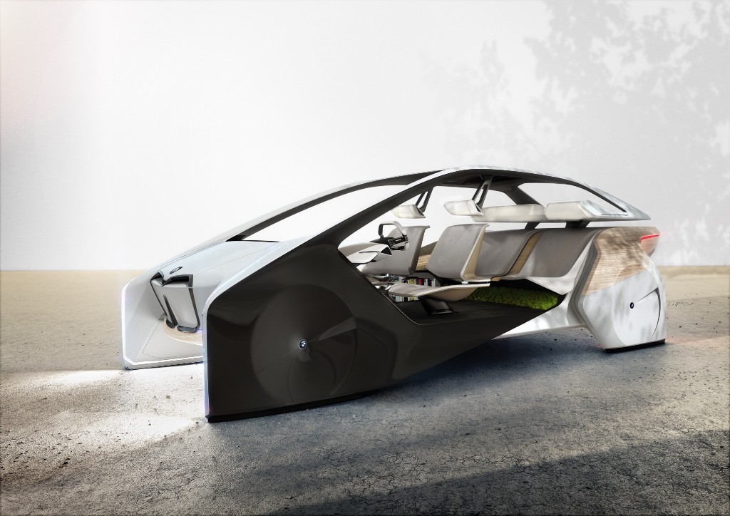 Sekilas tampilannya lebih mirip furniture dibanding sebuah mobil.